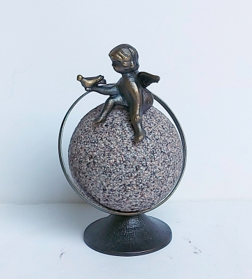 Viltis, 2025, žalvaris, granitas, h 20,5x14x12 cm, 1/1