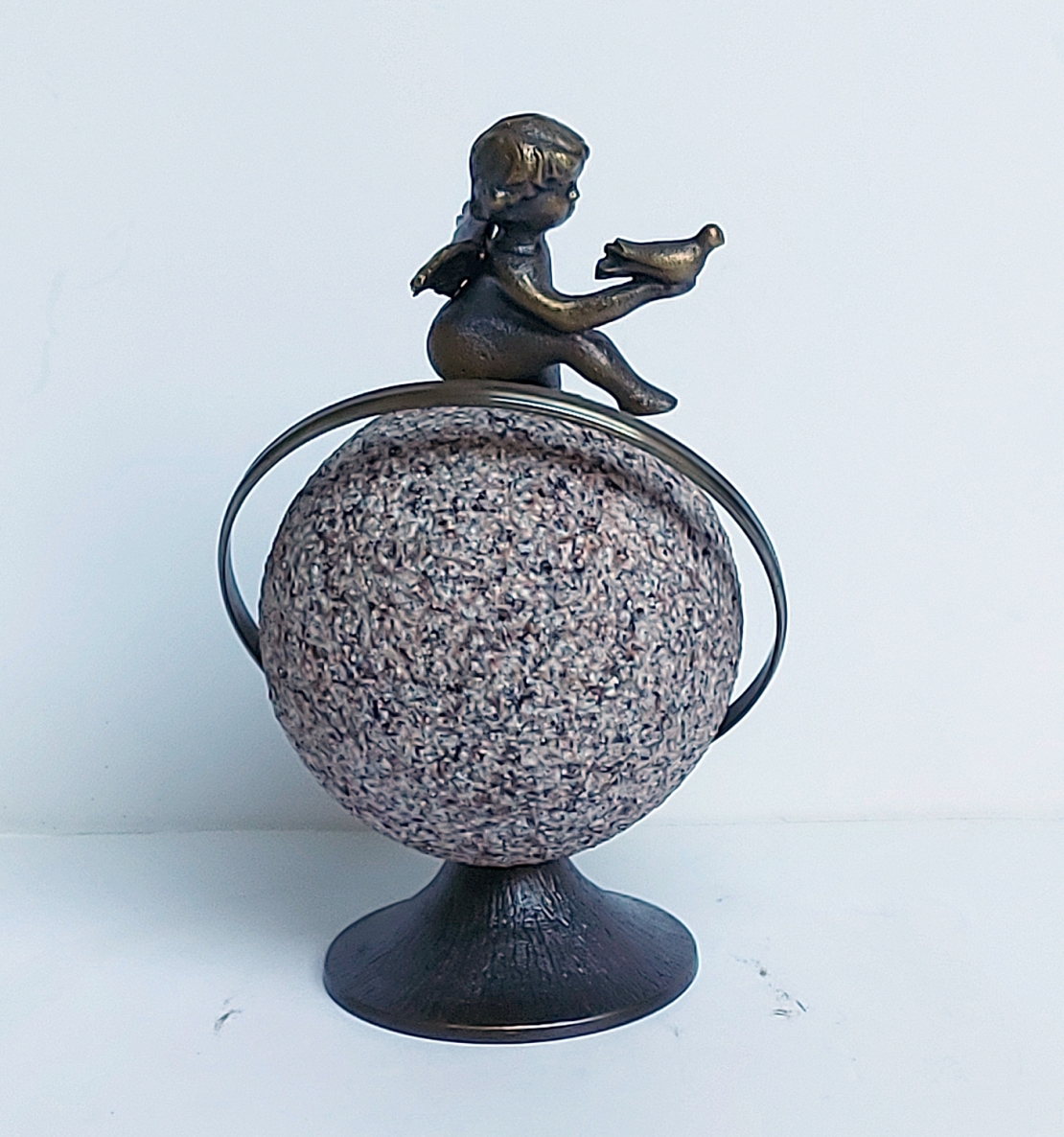 Viltis, 2025, žalvaris, granitas, h 20,5x14x12 cm, 1/1