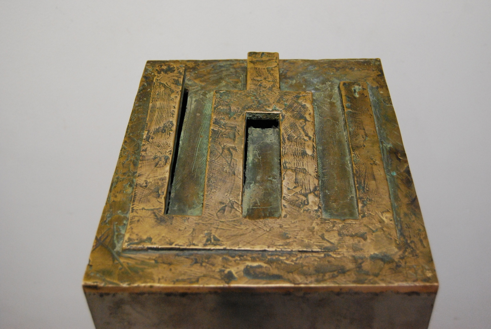 Sign- Columns of Gediminas, 2020, bronze, metal, H 91 x 24,5 x 29,5 cm, 1/3