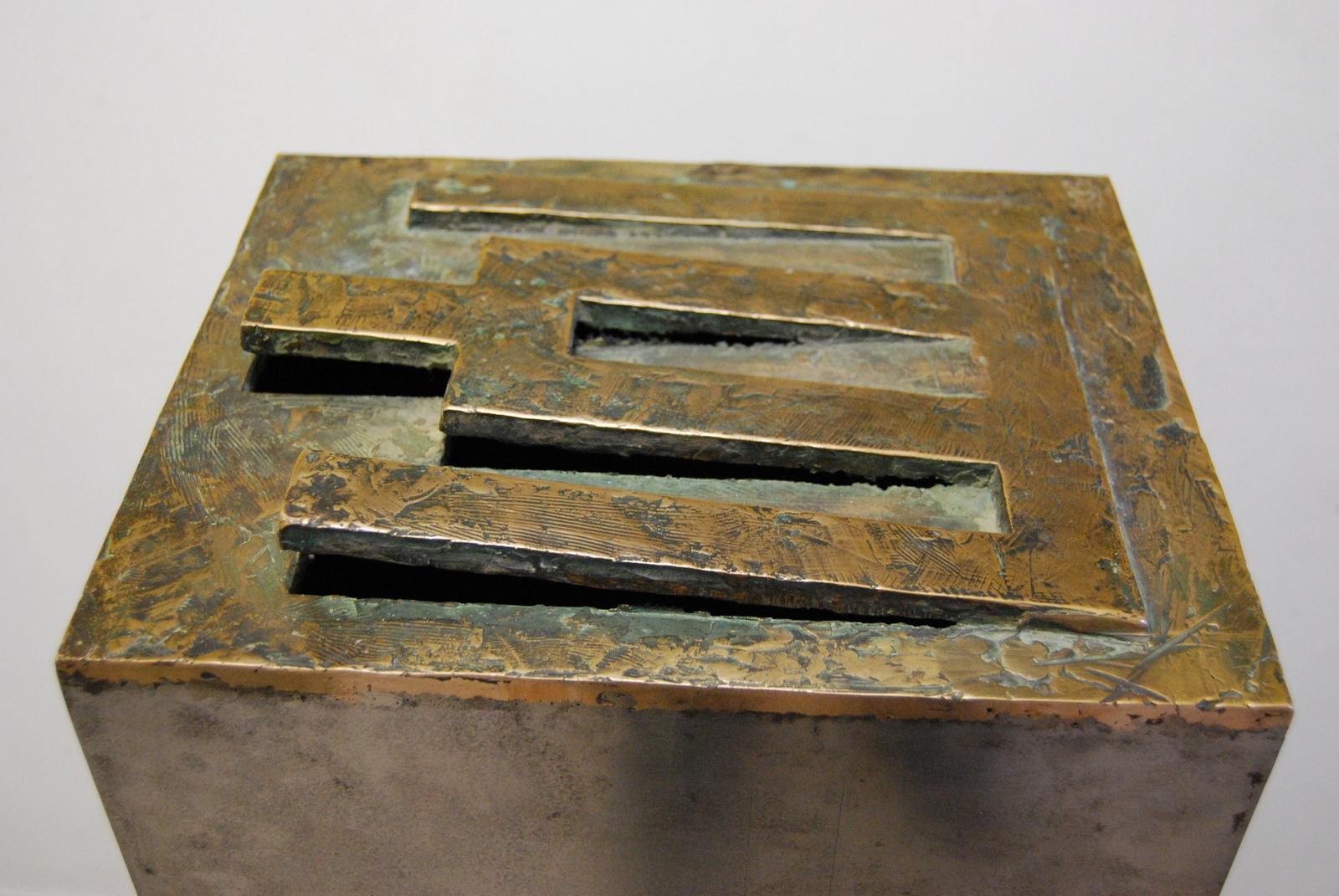 Sign- Columns of Gediminas, 2020, bronze, metal, H 91 x 24,5 x 29,5 cm, 1/3