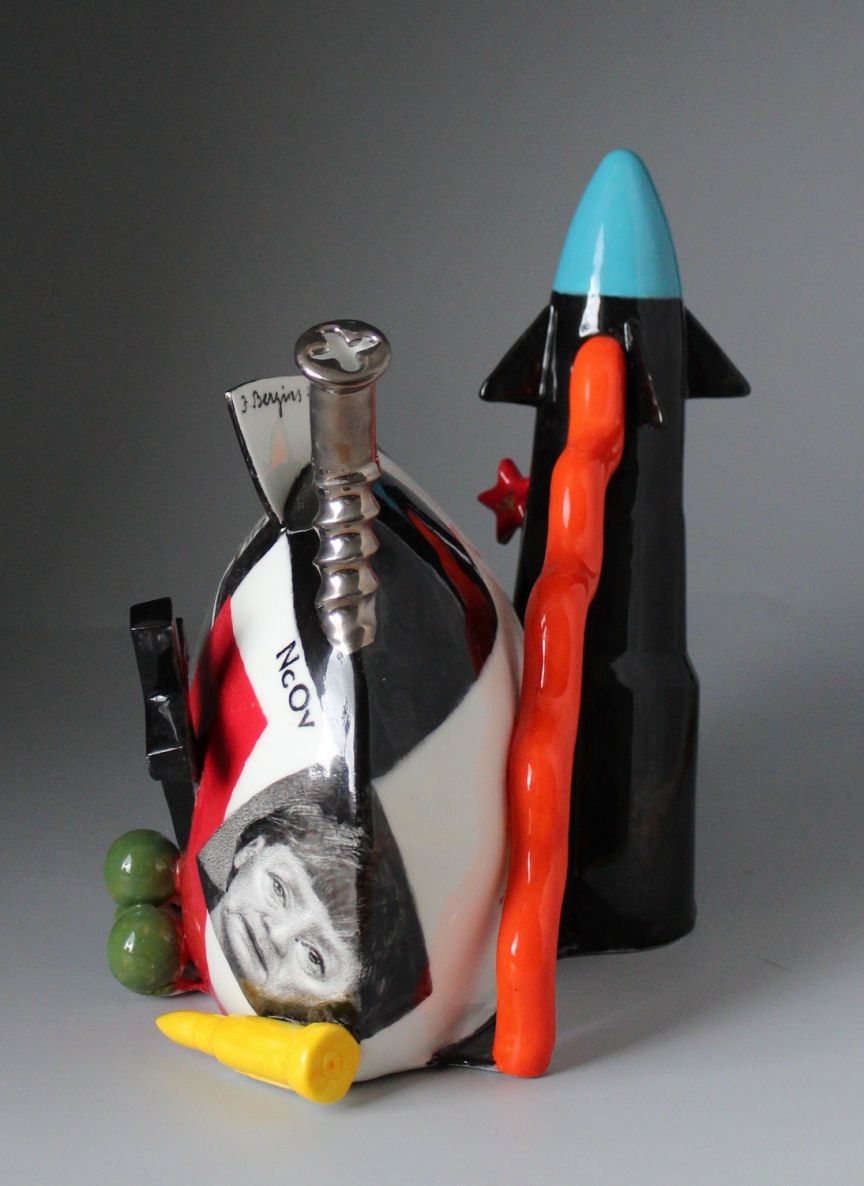 Žiūrejimas į dangų, 2020, kaulinis porcelianas, viršglazūrinė tapyba, h 24x28x18 cm, 1/1